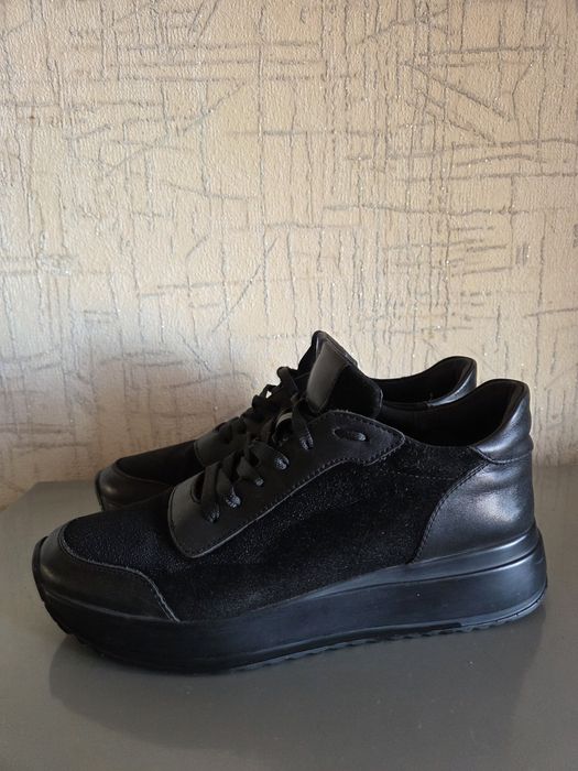 Кросівки жіночі 38р. шкіра, замш , ботінки, чоботи, туфлі