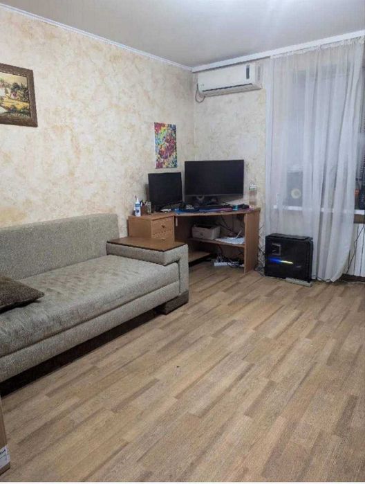 Продам 2 комн кв пр. Леси Украинки Капремонт  4/9 эт. кирпичный дом