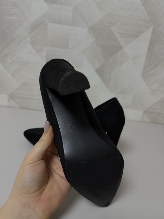 Продам чорні туфлі, 39 р.