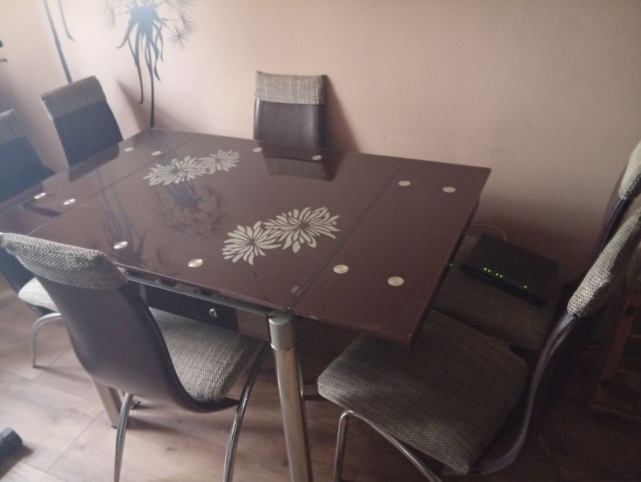 Stół z sześcioma krzesłami  z dowozem