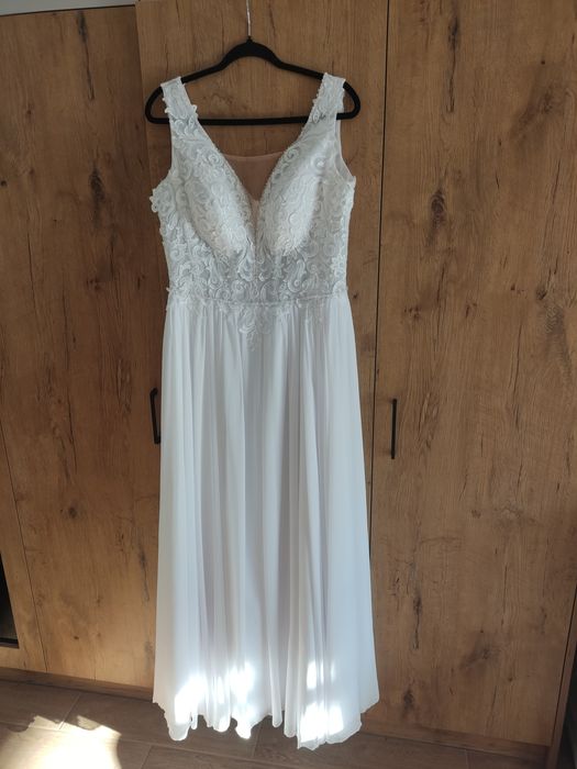 Suknia ślubna w stylu boho / romantycznym.