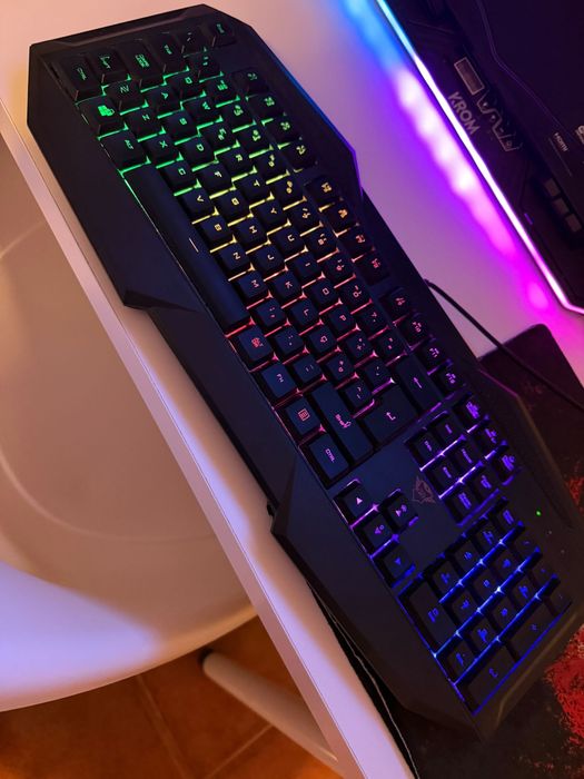 Teclado gaming semi-novo