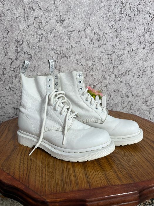 Мартинсы кожа белые