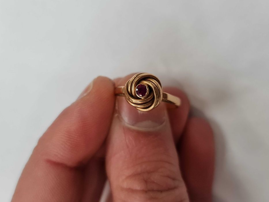 Wiekowy złoty pierścionek damski/ 585/ 2.56 g/ R15