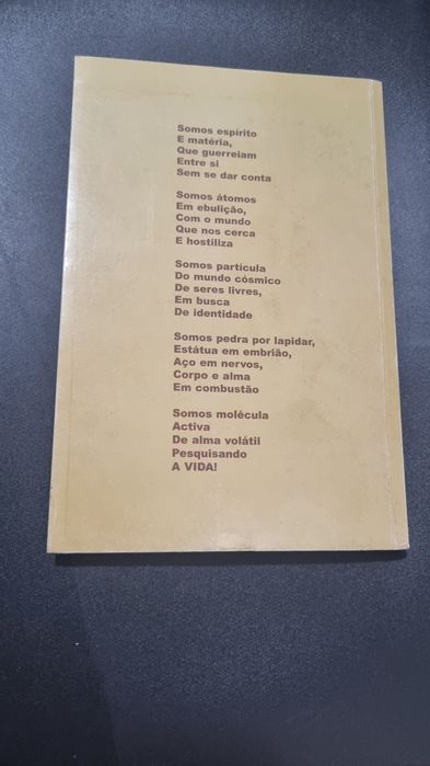 Sol entre nuvens poesia
