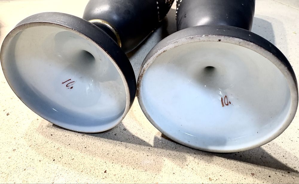 Par de grandes magníficas jarras-vidro opalino c. pinturas miniaturas