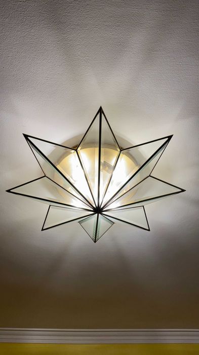 Candeiero de teto em latão com vidros em cristal