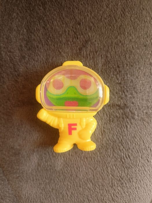 Figurka zabawka Milka Secret Box żabka