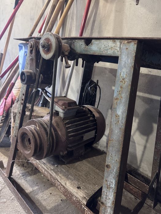 Верстат з столиком