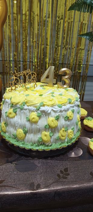 Bolo de aniversário, docinhos, salgados