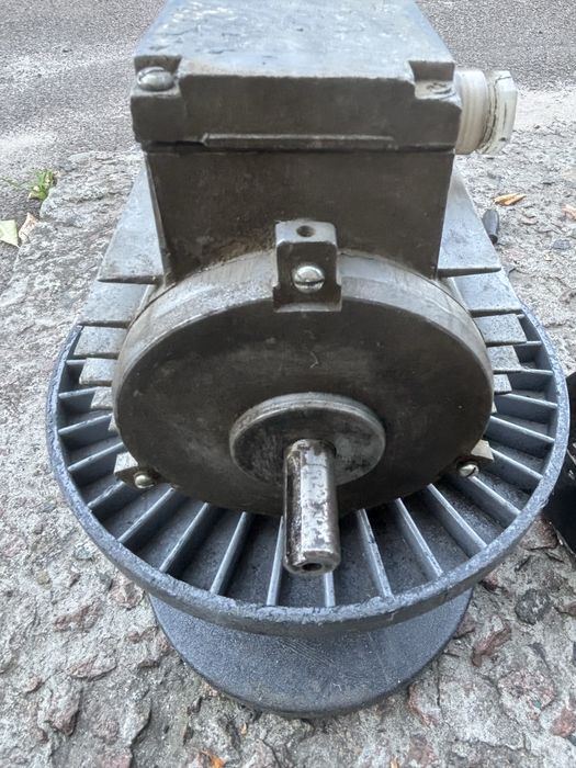 Электродвигатель .