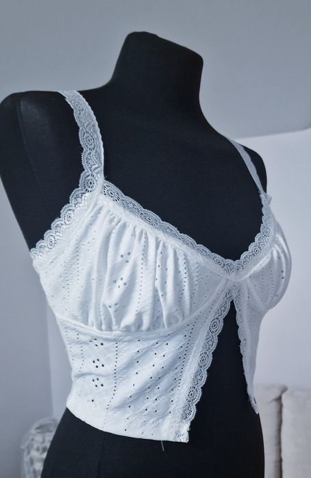 Crop top bialy"Shein".
