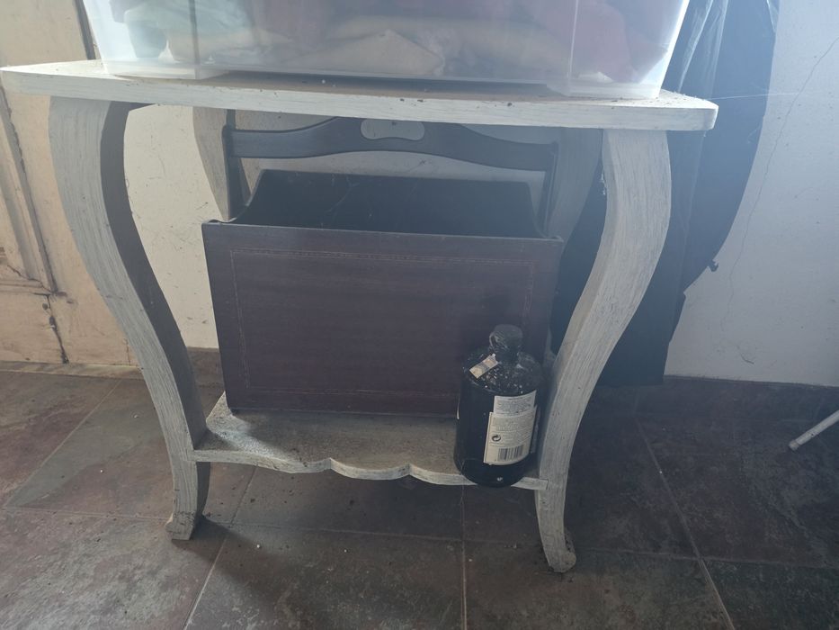 Mesa de centro/mesa de apoio de madeira maciça pintada de branco