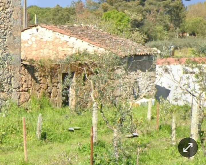 Ruina para reconstrução,  a 4 minutos da industrial do Fundão