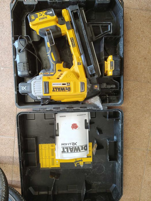 Gwoździarka akumulatorowa DeWalt DCN890P2  2x aku ładowarka walizka >2000 szt gwoździ