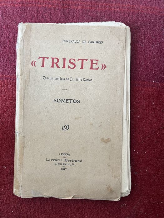 Livro de poesia “Triste” de Esmeralda Santiago 1917