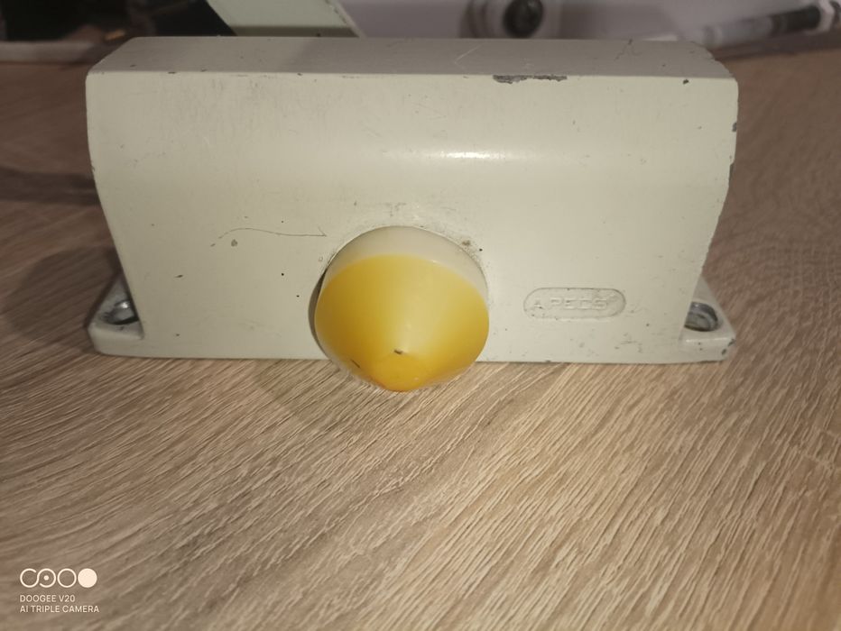 Доводчики для дверей (MVM,Apecs)