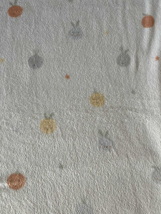 Mantinha de bebé branca com frutinhas, 90 x 118 cm
