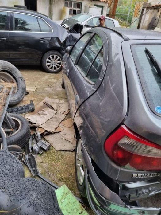 Renault Megane 1.4 16 v  só para peças