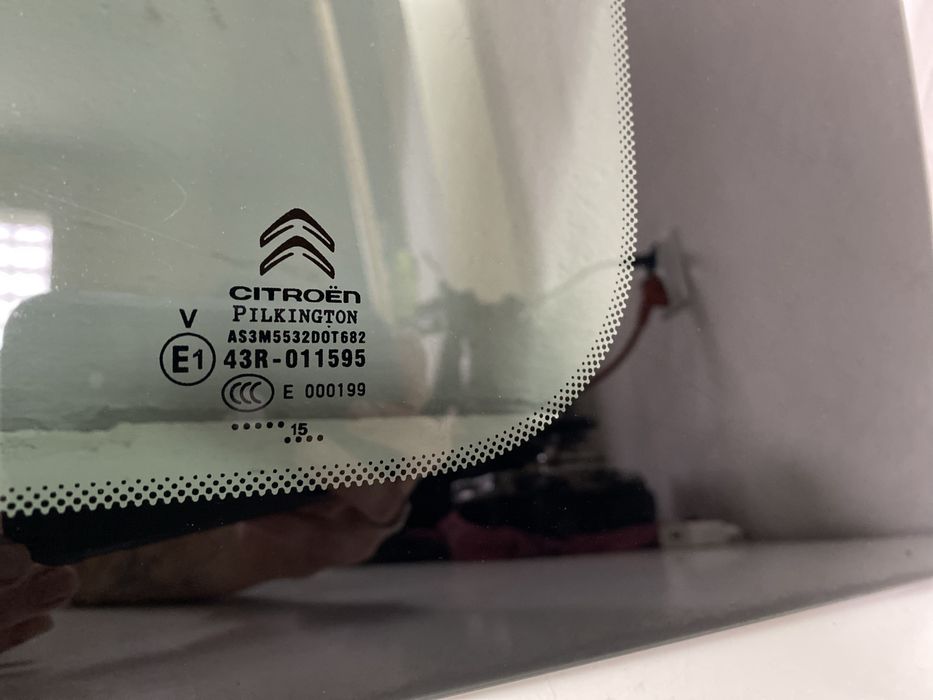 Citroen C4 Cactus szyba drzwi tylnych uchylna prawa