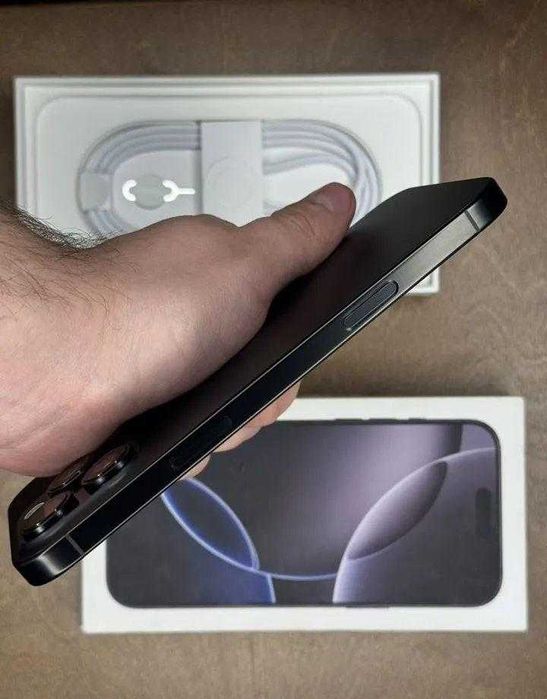 iPhone 16 Pro Max, 256 ГБ, SIM + eSIM