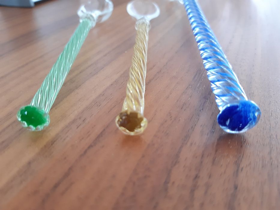 Talheres em vidro antigo