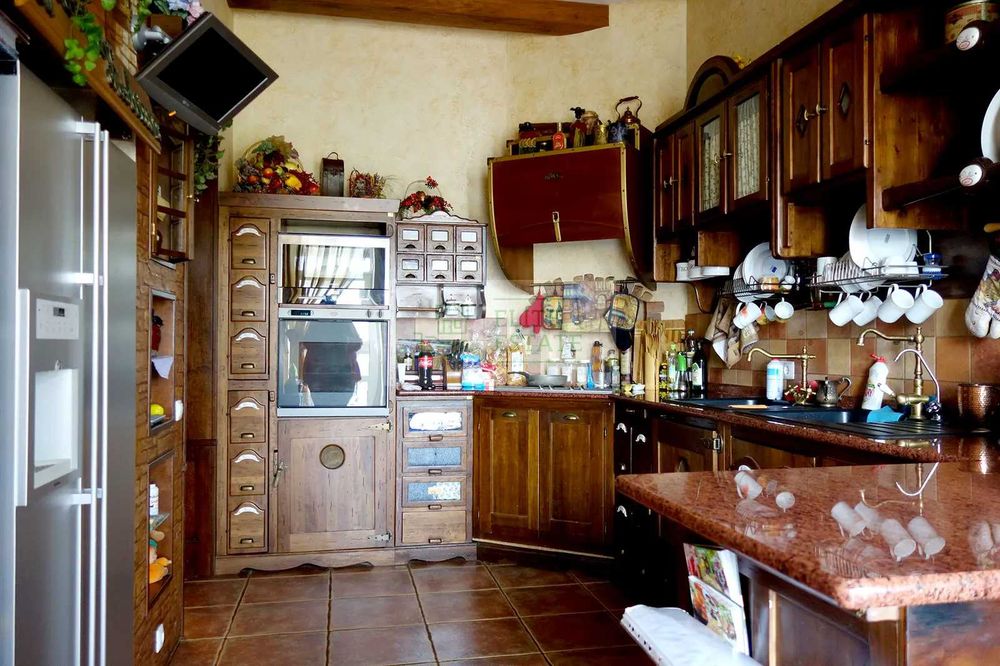 Оренда пентхаусу 406 м² в центрi Києва, вул. Шота Руставелі