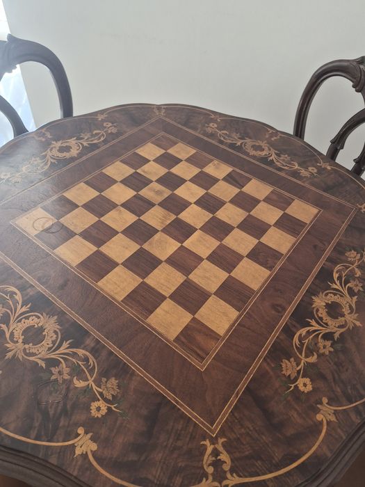 Mesa jogo de madeira  com 4 cadeiras de pele