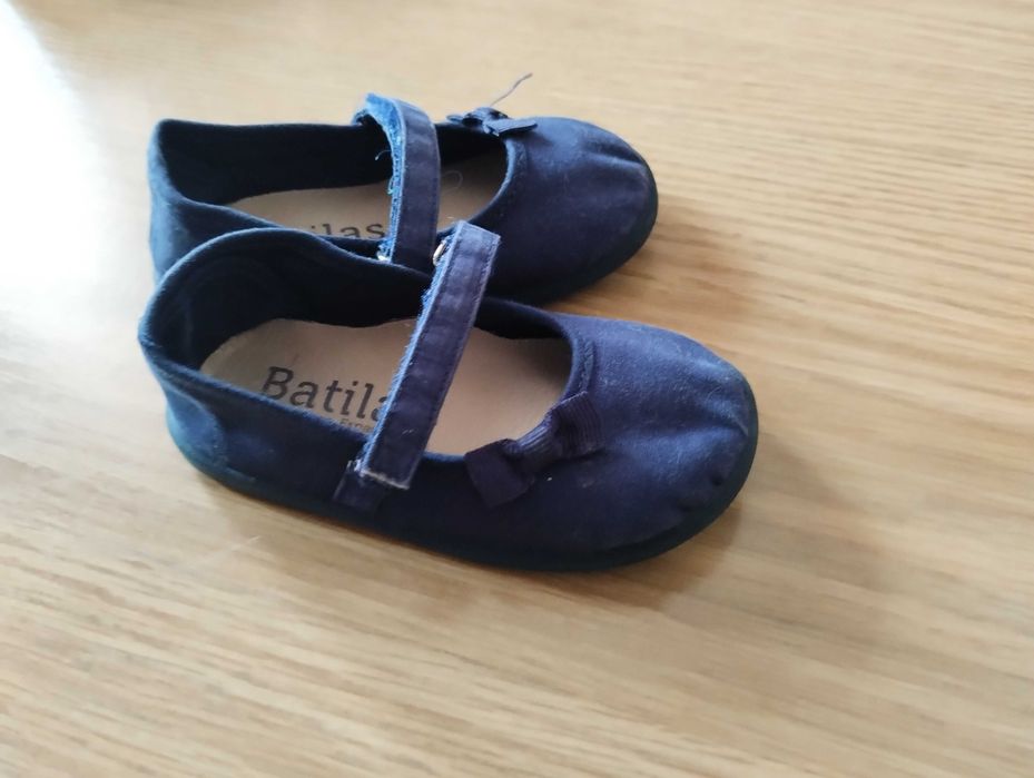 Vários sapatos criança, com caixa (todos) 30€