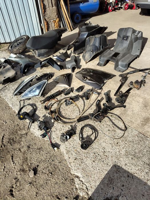 Peugeot speedfight 3 ||| CZĘŚCI  kanapa  lampa kokpit koło zacisk i inne