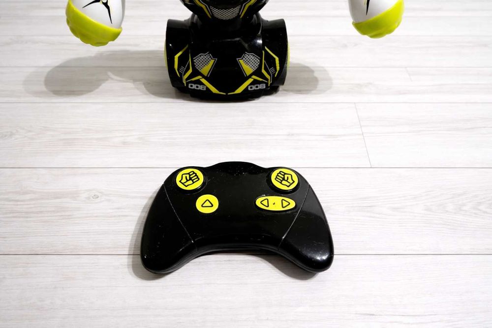 Silverlit Robo Kombat – Zdalnie sterowany robot bokser + pilot
