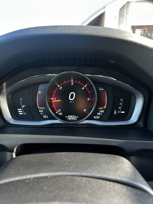 Volvo V60 D4 R-Design — photo 3