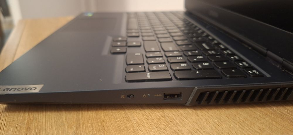 Laptop Lenovo Legion 5 uszkodzony