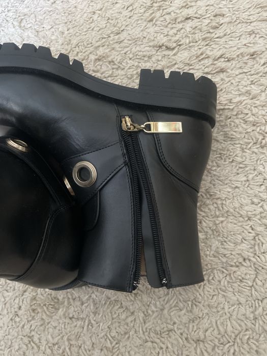 Нові жіночі черевички BOSS Helen Bootie Classic