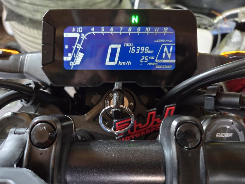 Honda Cb125R imaculada