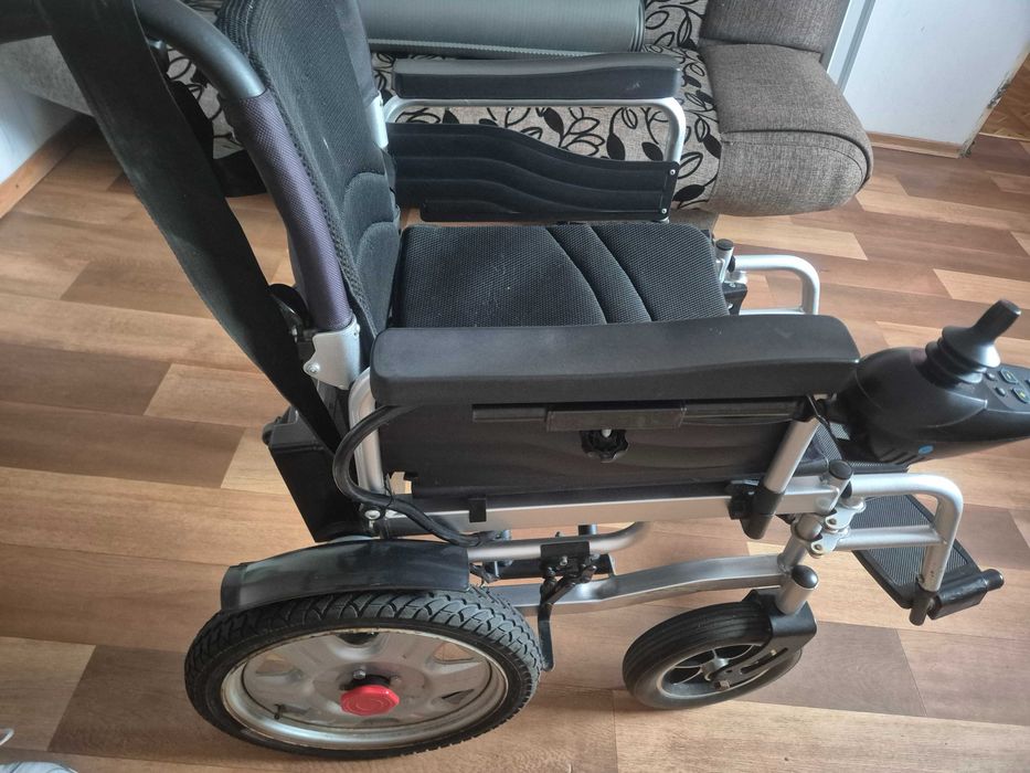 Wózek inwalidzki elektryczny składany  250 w pilot