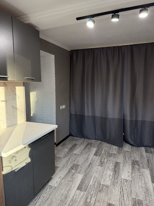 Часть дома и 10 соток 
Асфальтированная улица.
Учас