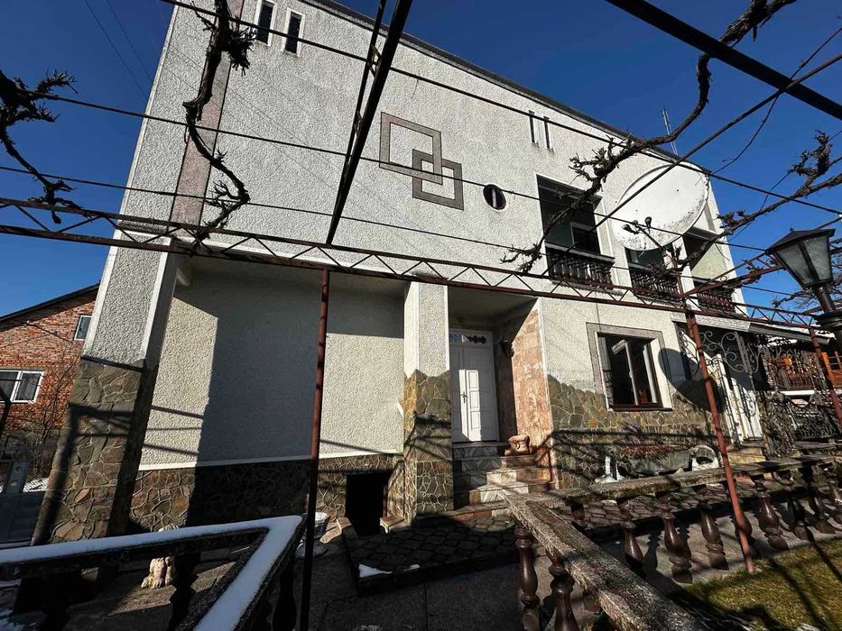 Продається будинок в с. Угля