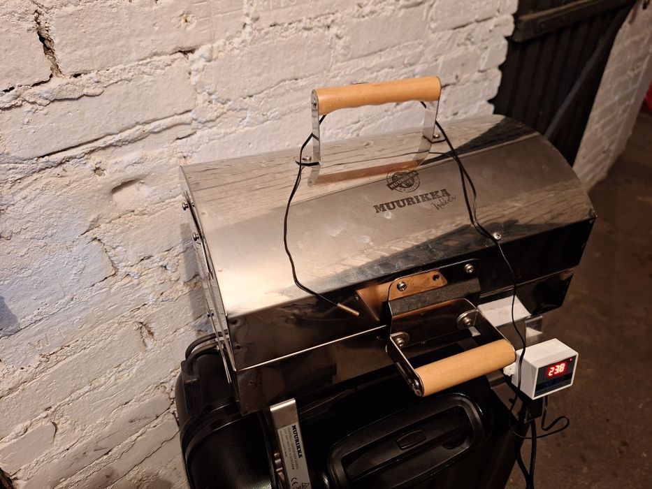 Mała wędzarnia grill Muurikka ze sterownikiem