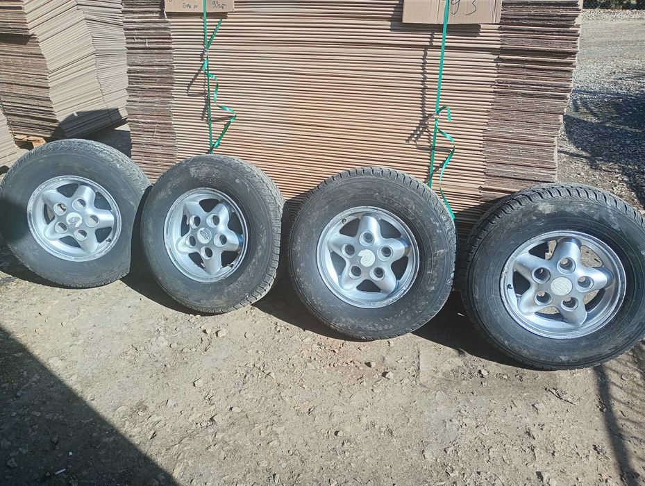 Koła Felgi aluminiowe, opony Nokian LAND ROVER DISCOVERY 1 235/75R16