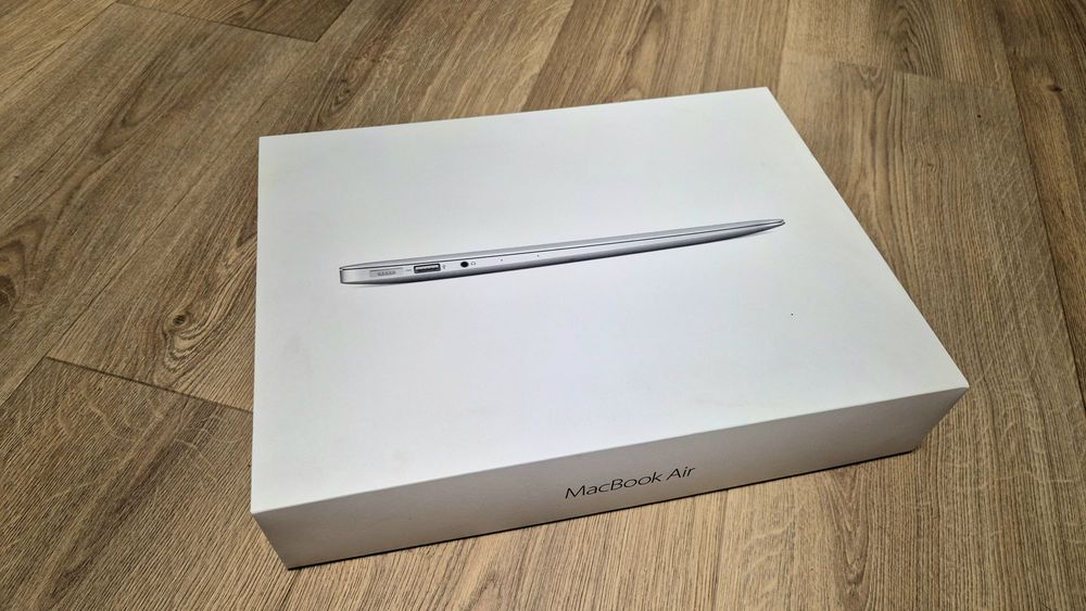 Macbook Air 13" 8GB RAM 128GB SSD stan idealny