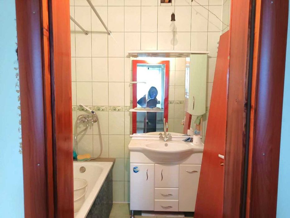 Просторий сучасний будинок з ремонтом, є-відновлення, постанова