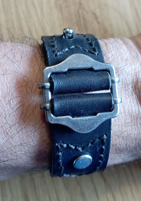 Браслеты кожаные .