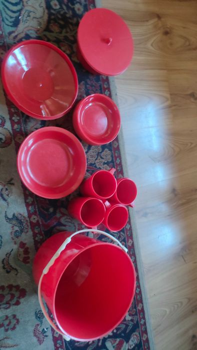 Komplet naczyń turystycznych plastikowe w wiaderku Vintage