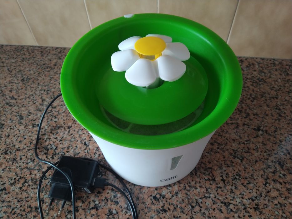 Bebedouro para gatos e cães com filtro casa quarto apartamento vivenda escritório gabinete carro cozinha.