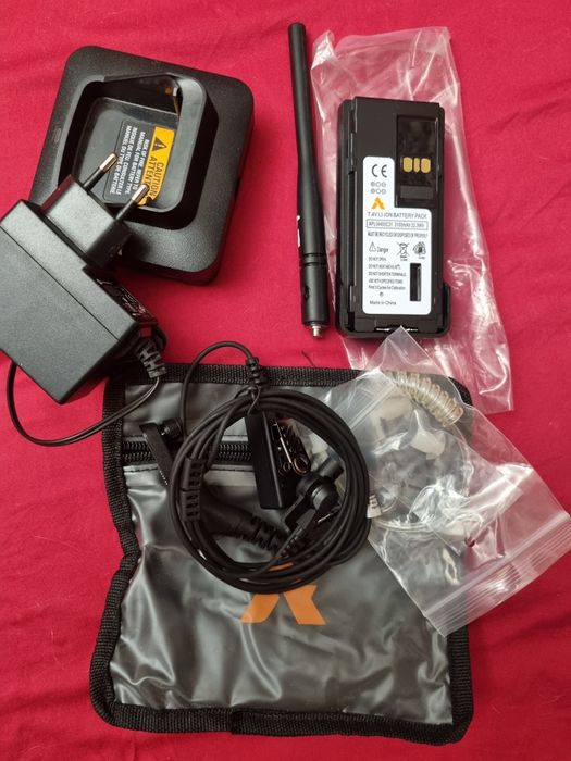 Комплект- рация  МОТОРОЛА-4400+зарядное+усиленная батарея+гарнитура