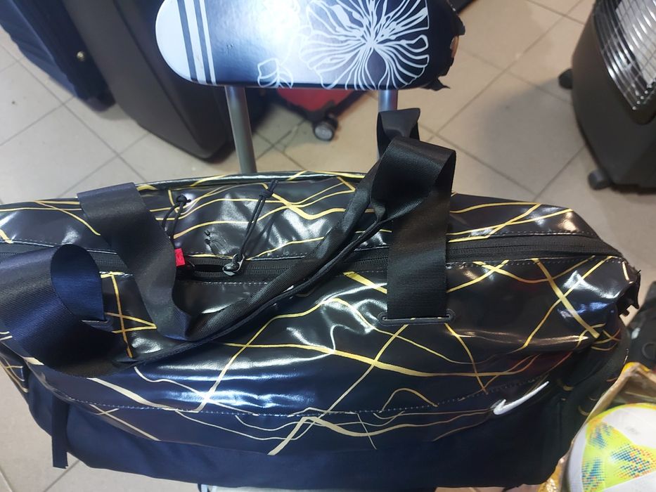 Сумка Nike Radiate Club Icon Clash