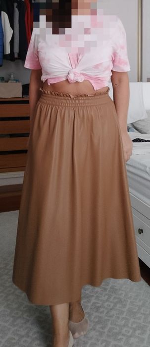 Saia em pele sintética