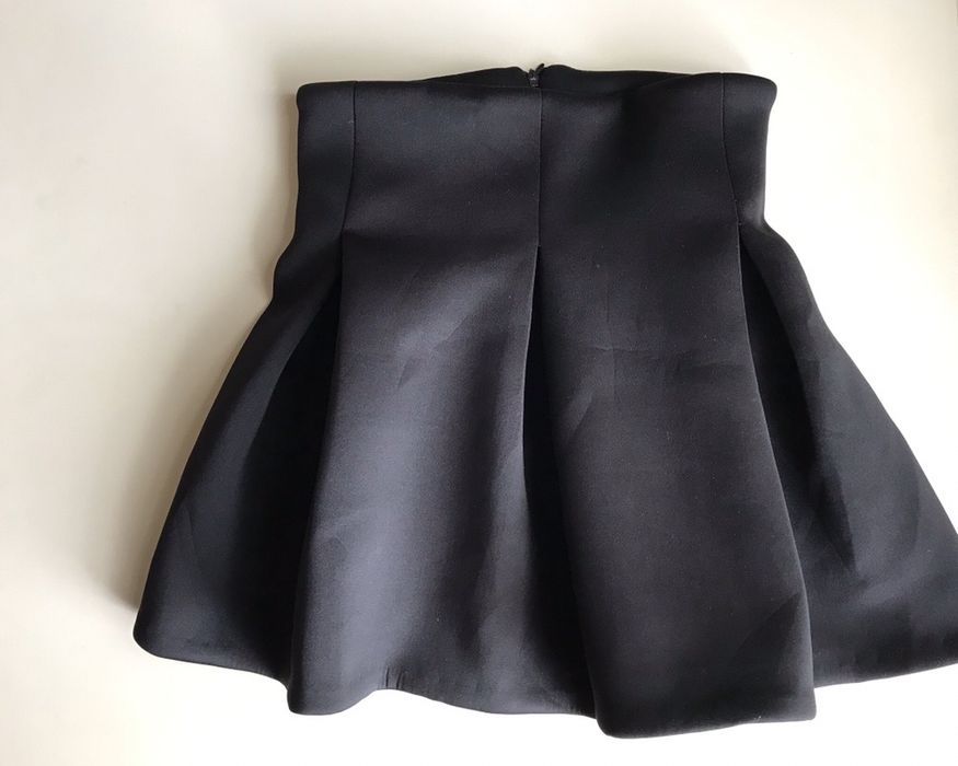 Юбка чорна у складку