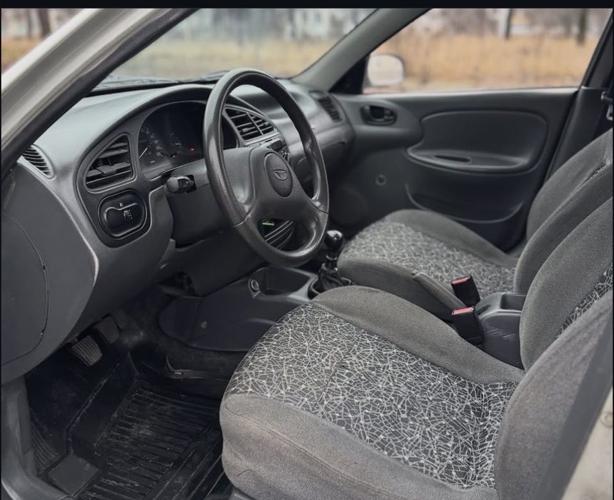 Продам ЗАЗ ЛАНОС  без гнилі та іржі!!